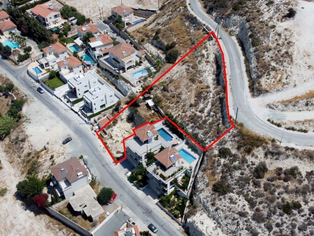 Land in Agios Tychonas, Limassol
