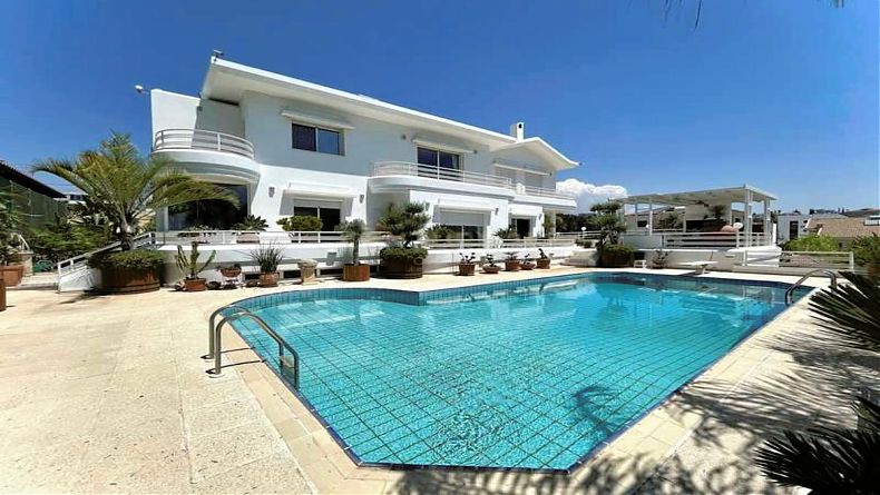 6 Bedrooms House / Villa in Agia Fyla, Limassol