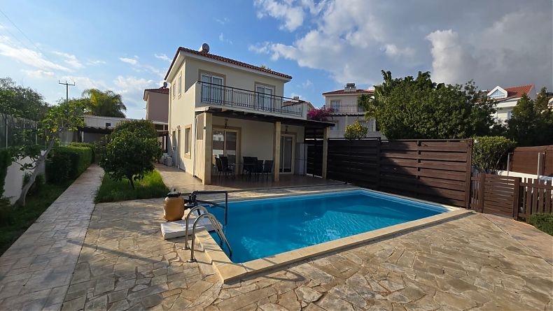 4 Bedrooms House / Villa in Agios Tychonas, Limassol