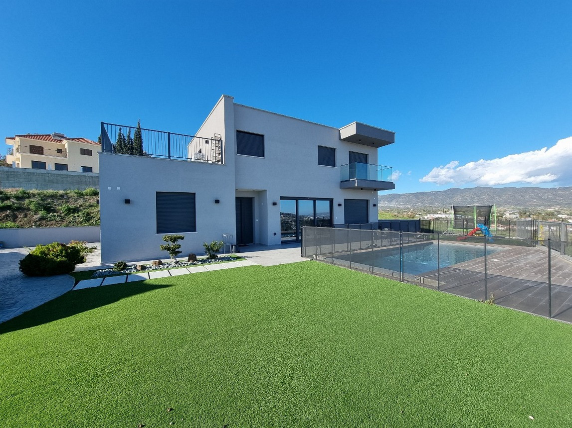 4 Bedrooms House / Villa in Pareklissia, Limassol