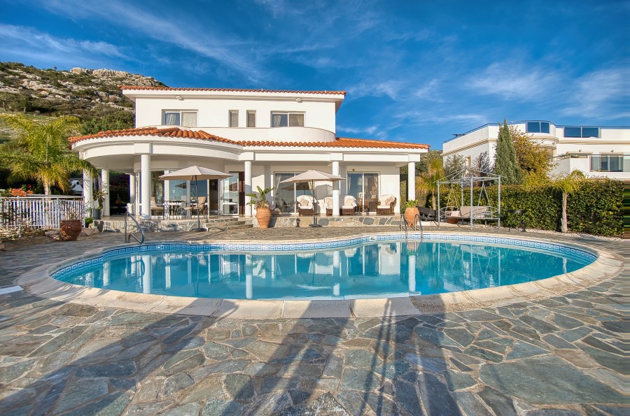 4 Bedrooms House / Villa in Peyia, Paphos
