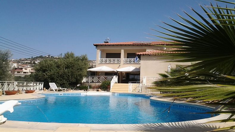 3 Bedrooms House / Villa in Agios Tychonas, Limassol