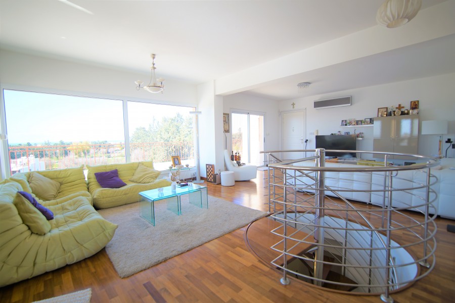 3 Bedrooms Penthouse in Kato Paphos, Paphos